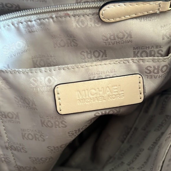 Michael Kors Off-White Leather Double Handles Pockets Tote Shoulder Bag - Picture 11 of 16